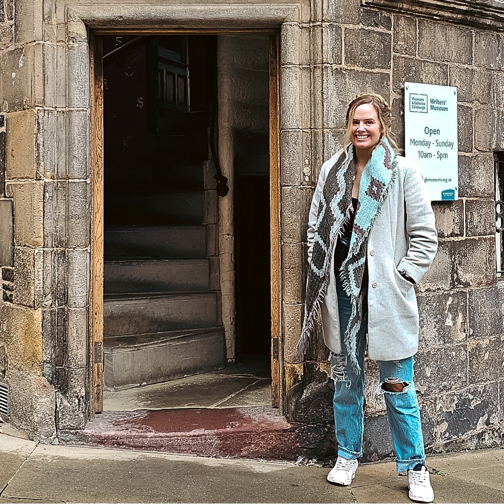 Meet your Posher, Chloe